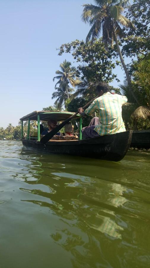 The Blues Hotel Alappuzha Luaran gambar